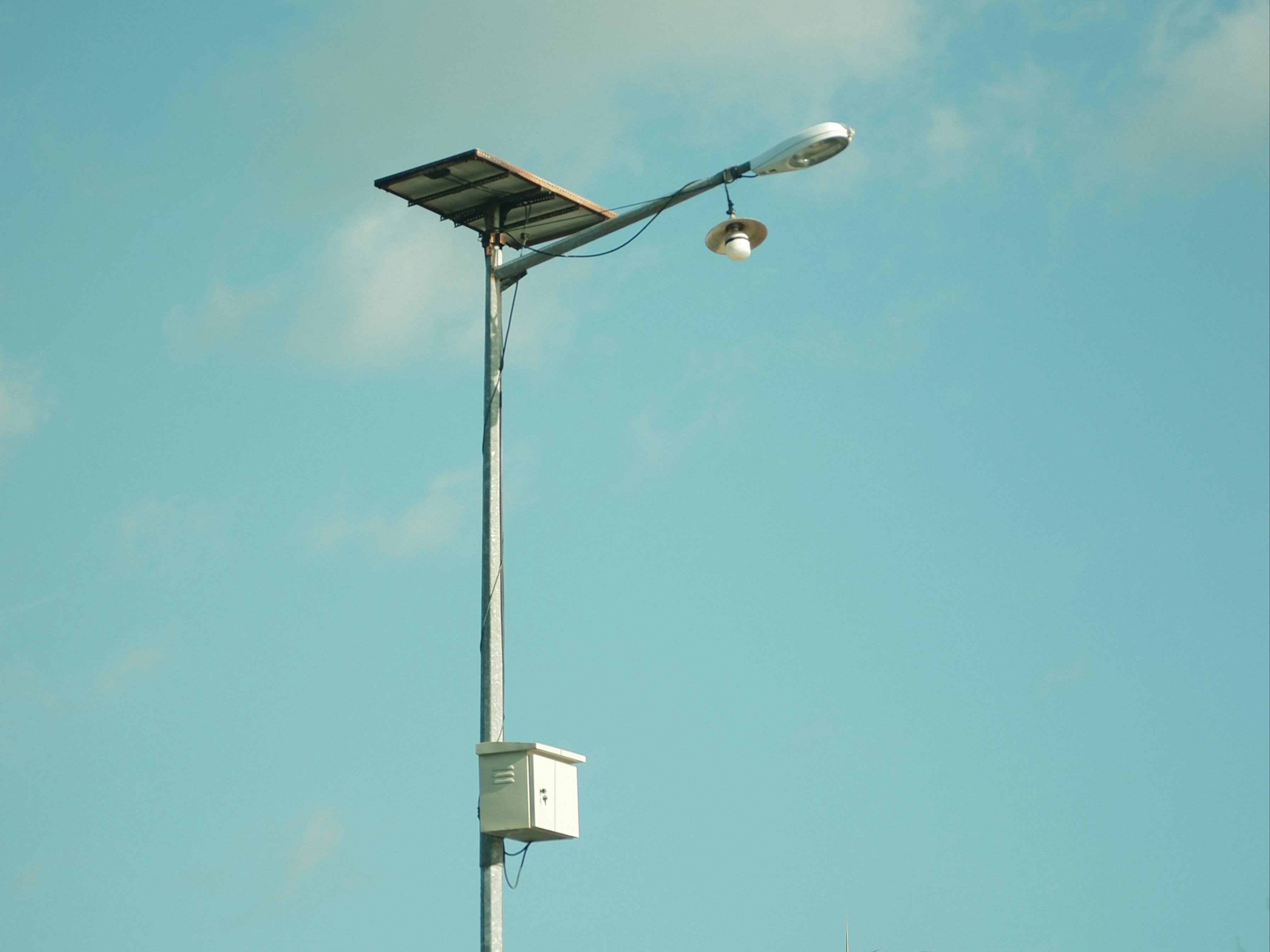 Biar Halaman Makin Aman, Pasang Lampu Tenaga Surya Otomatis di Luar Rumah