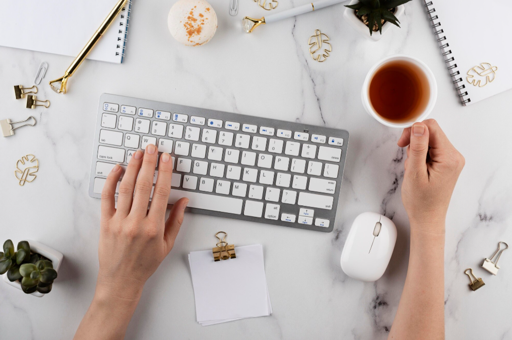 Meja Kerja Sempit? Gunakan Keyboard Mini Supaya Lebih Hemat Tempat!