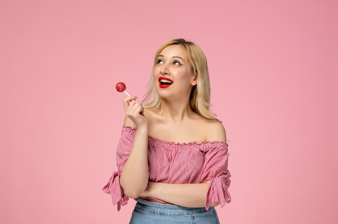 Mengintip Tren Lipstick Anak Muda 2025, Pakai Warna Cerah dan Natural!