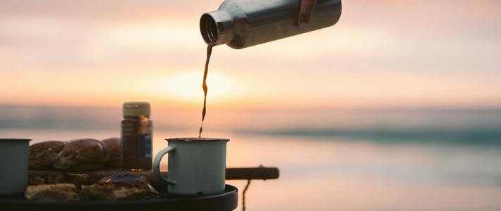 Rahasia Menjaga Kesegaran Minuman Selama Pesta BBQ Malam Tahun Baru Dengan Mug Stainless Steel