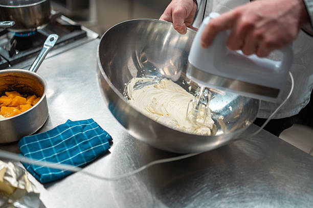 Teknik Menggunakan Hand Mixer Agar Hasil Adonan Sempurna