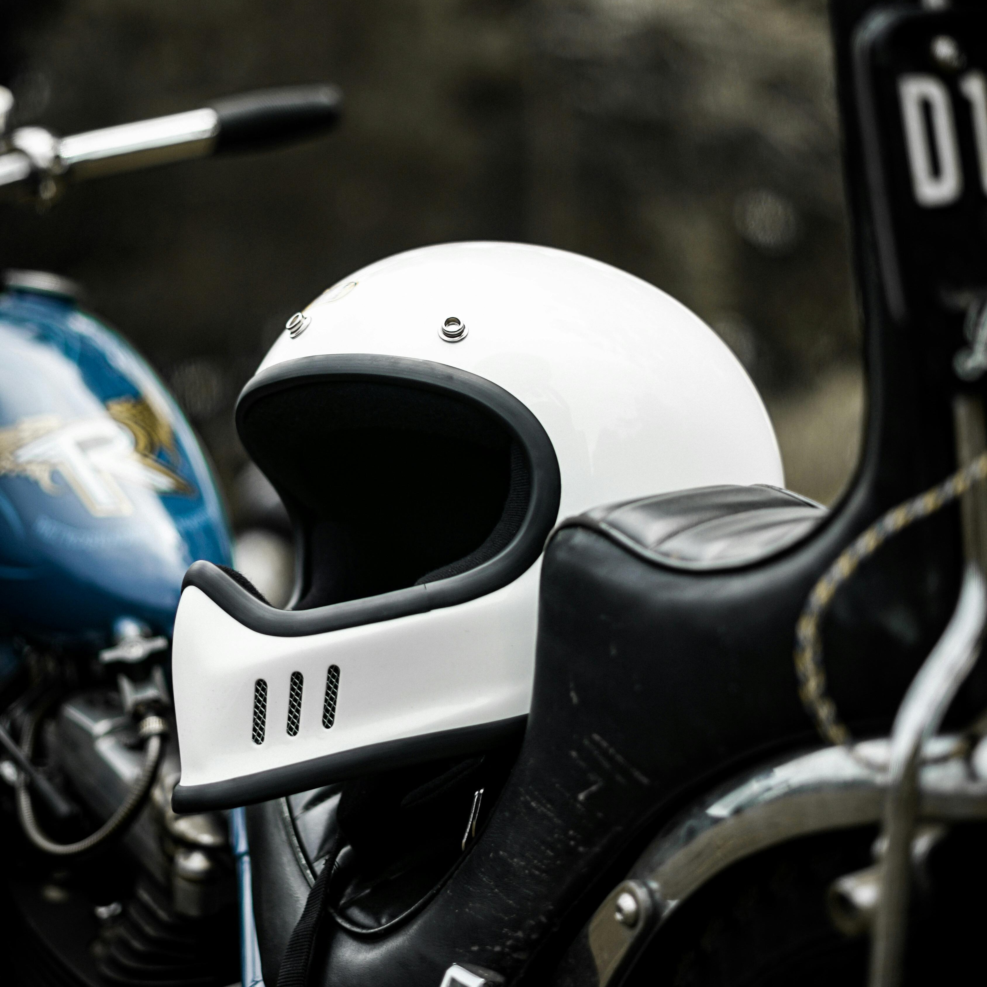Motor Boleh Biasa, Image Harus Juara! Kenapa Helm Cakil Retro Beri Karakter Kuat