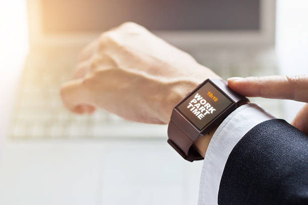 Kelebihan dan Kekurangan Memakai Smartwatch Saat di Kantor