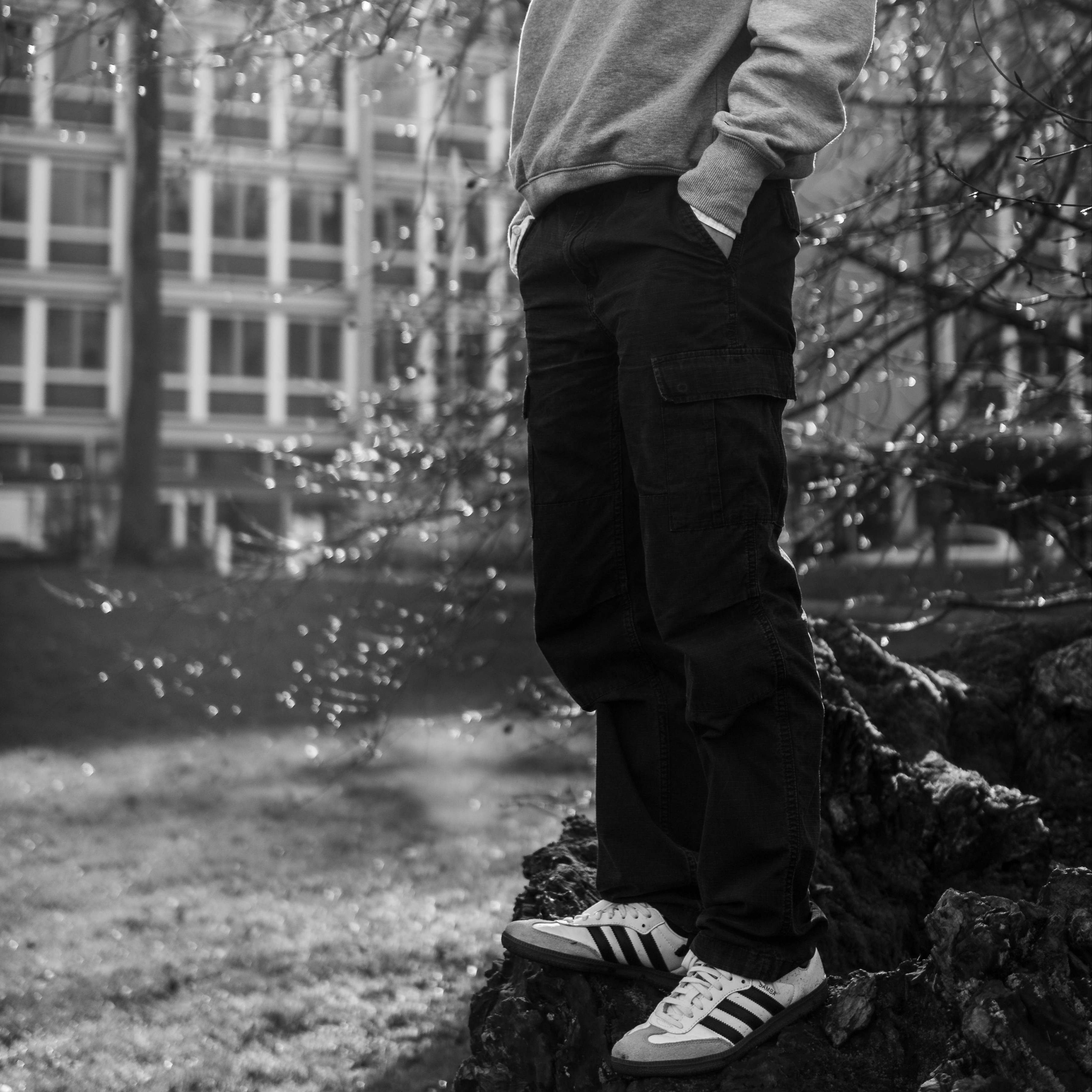 Loose Chino vs Loose Cargo, Pilih Nyaman atau Fungsional?