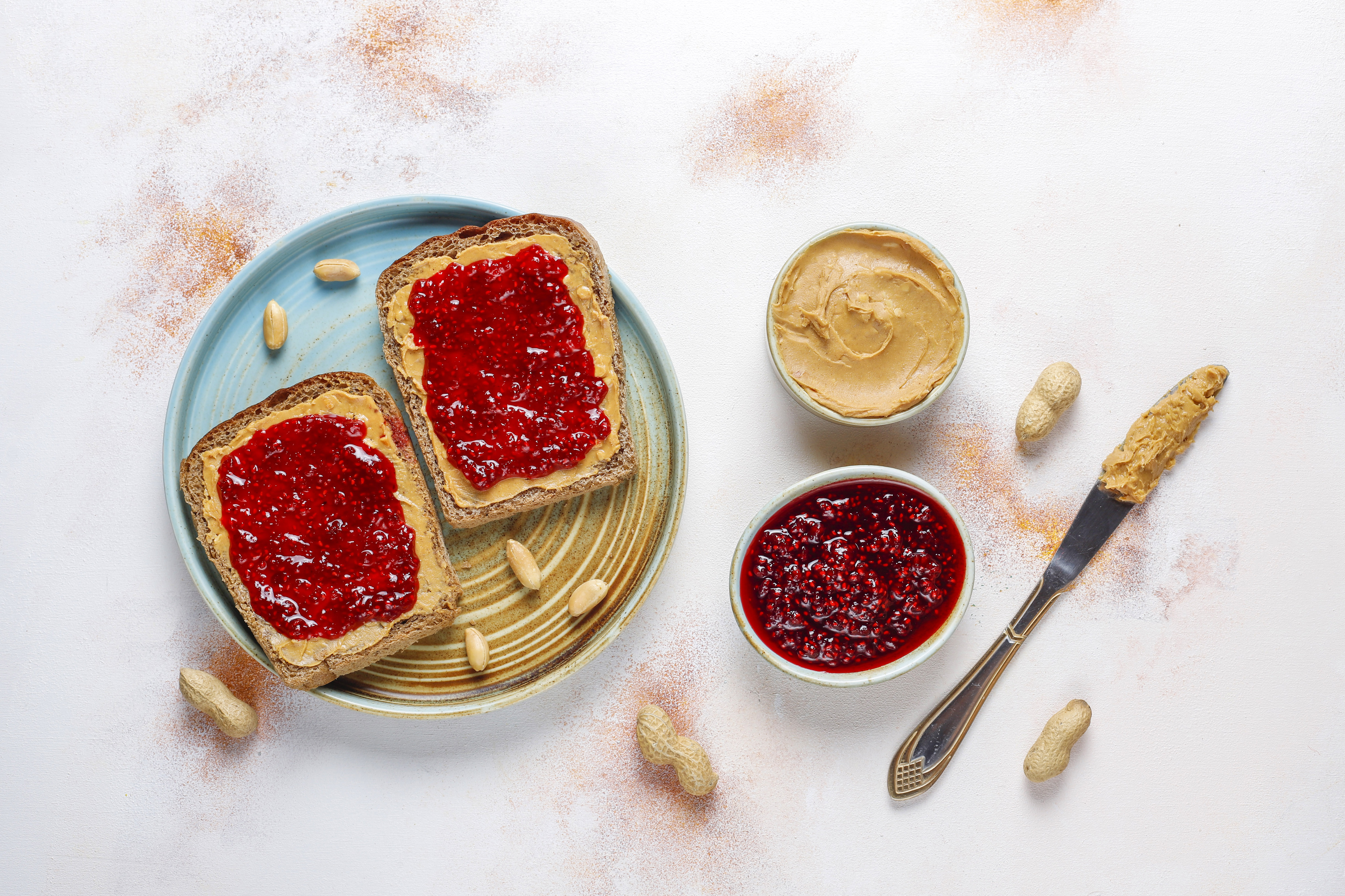 Wajib Coba! Kombinasi Peanut Butter dan Strawberry Jam yang Bikin Nagih