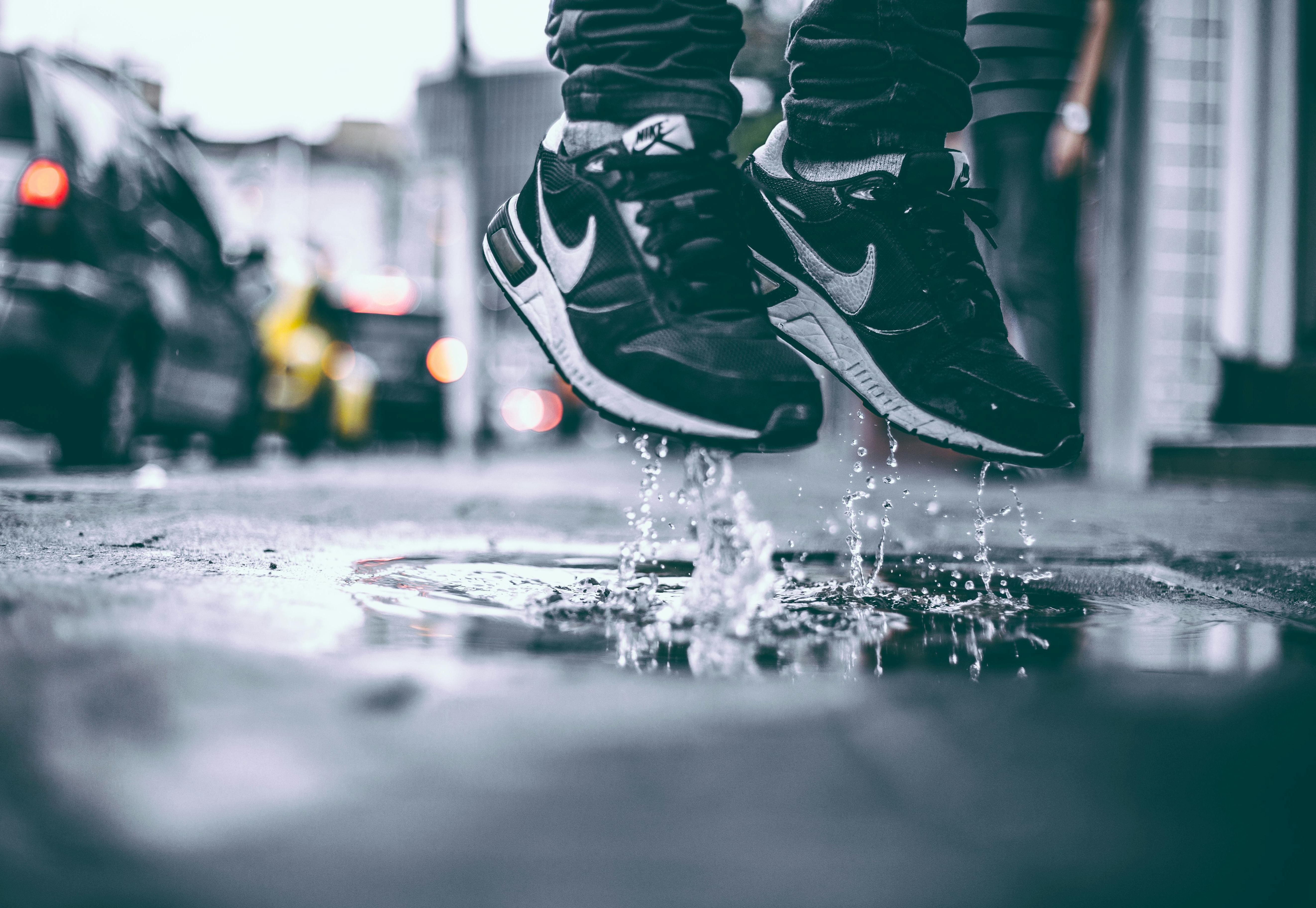 Sepatu Keren Tapi Sering Bikin Sakit? Pakai Trik Sederhana Ini