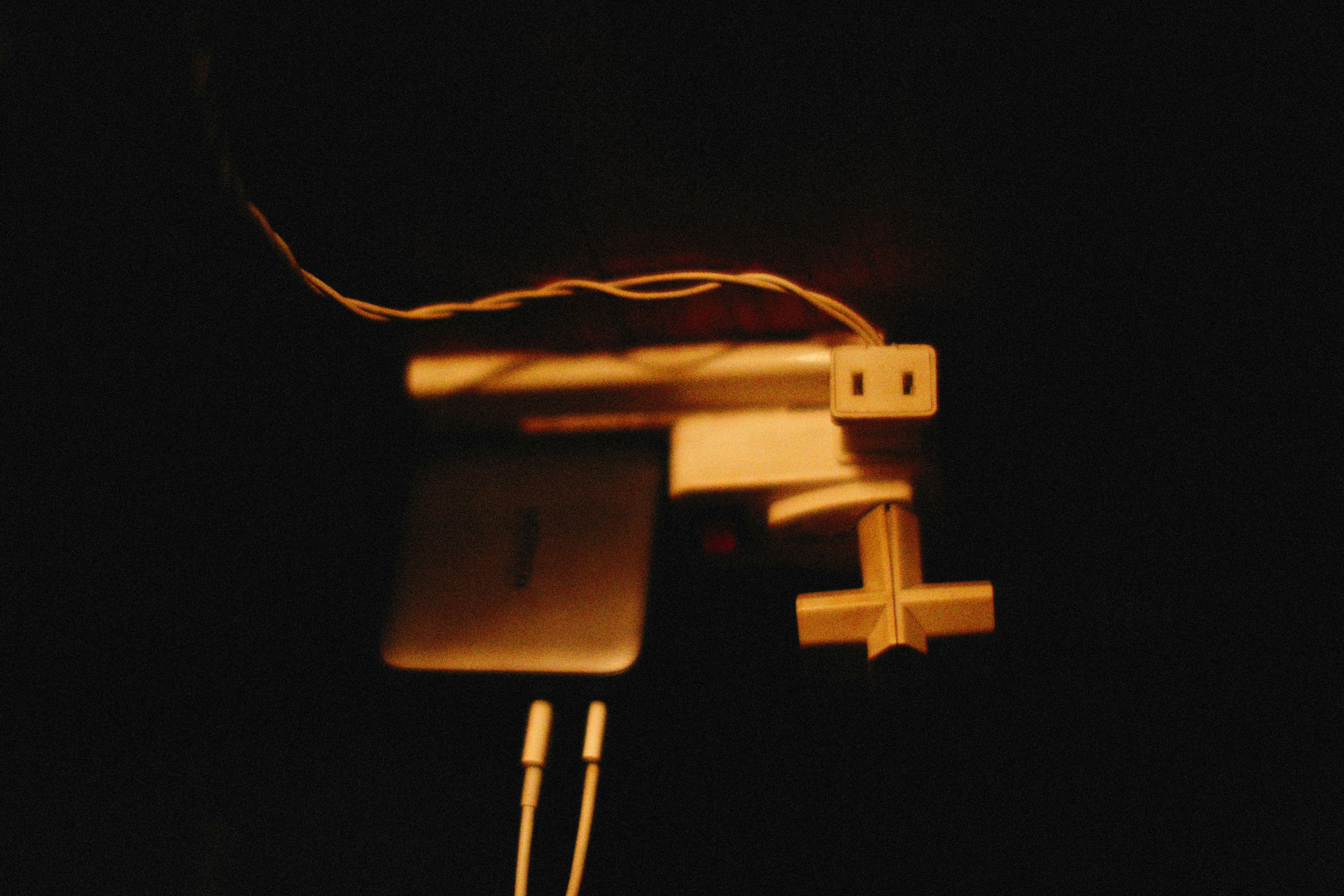 Awas! Bahaya Steker T Tanpa Arde Bagi Alat Elektronik