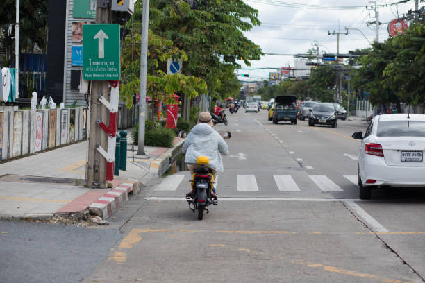 Motor Listrik Emang Lebih Aman? Tetap Wajib Pakai Helm, Ini Alasannya