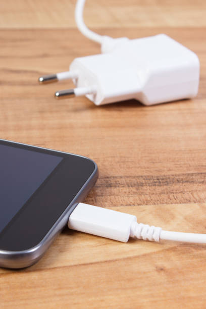 Cara Aman Pakai Smartphone Saat Dicas Tanpa Bikin Baterai Cepat Rusak