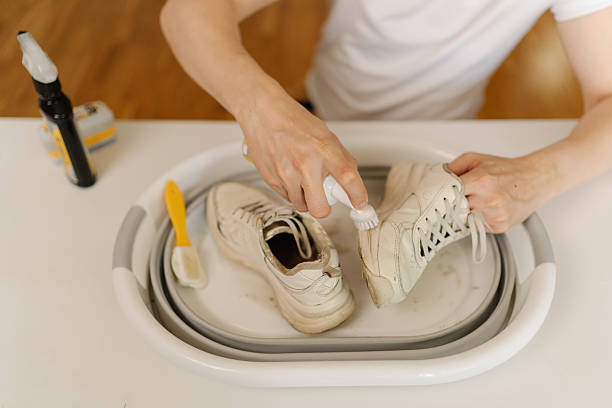 Cara Menghilangkan Noda Membandel di Sepatu Putih