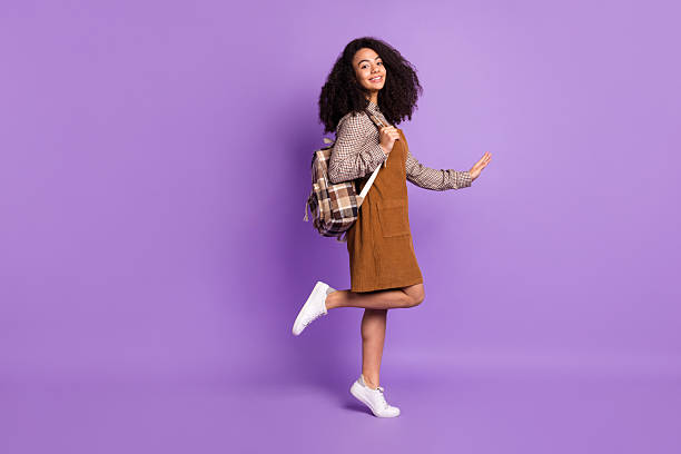 Mau Tampil Stylish Tanpa Ribet? Ini 5 Ide Outfit Simpel untuk Wanita Aktif Sehari-hari!