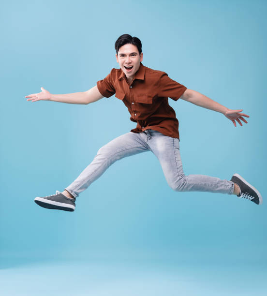Dear Cowok, Mau Tampil Stylish Pakai Jeans Slim Fit? Ini Tipsnya