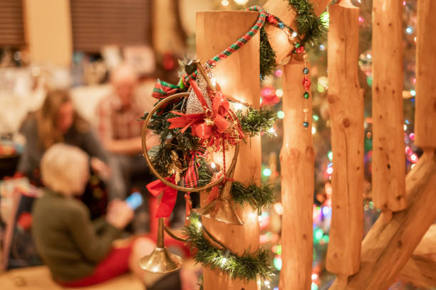 5 Ide Dekorasi Tangga dengan Garland Natal, Cantik dan Instagramable!