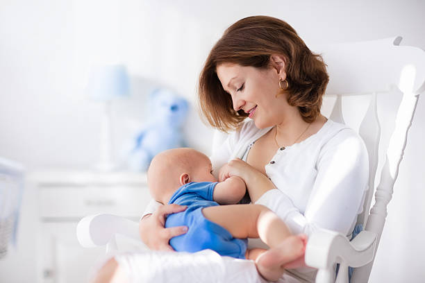 Moms, Ini Dia Tips Menjaga Produksi ASI Tetap Lancar Selama Menyusui!