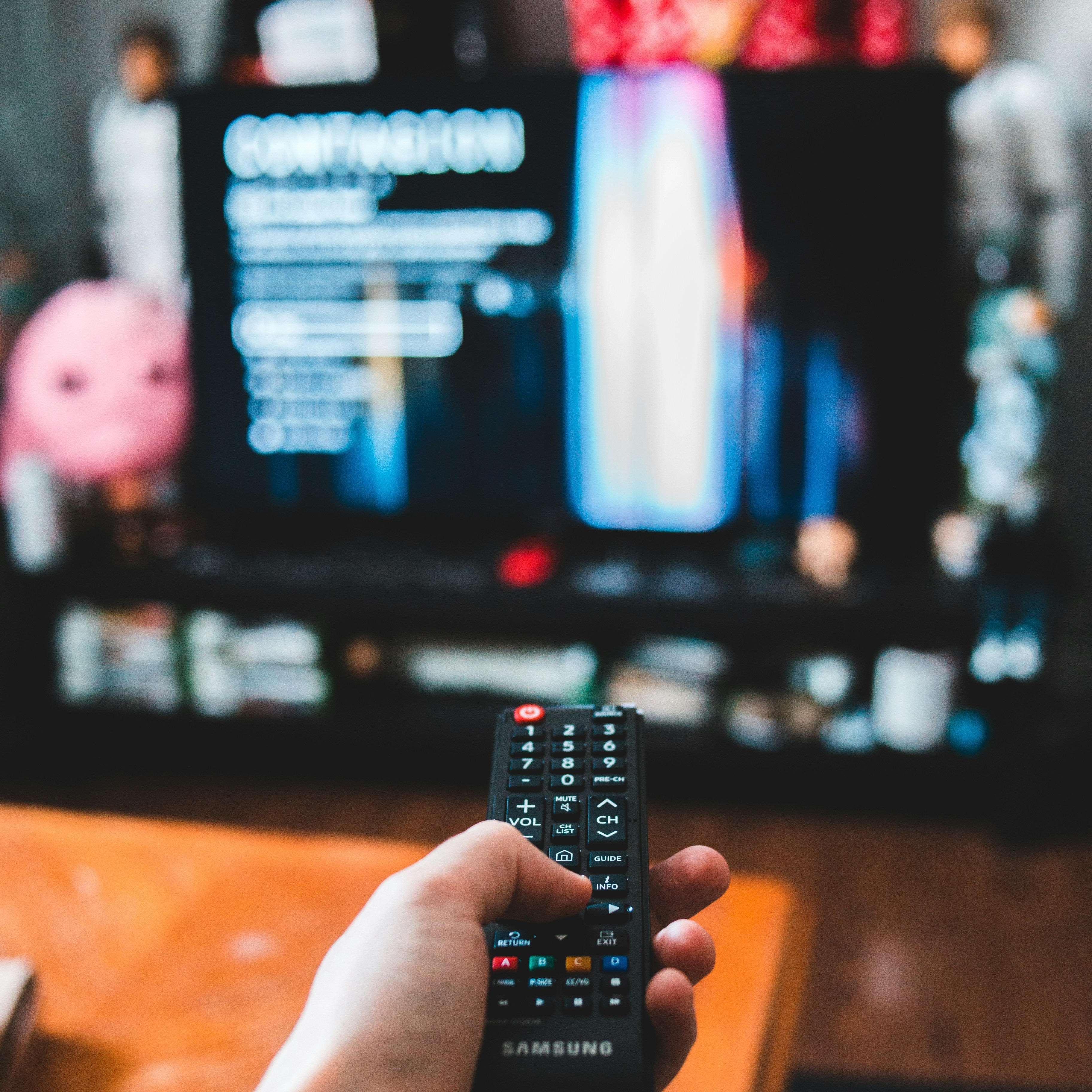 Tinggal di Apartemen Minimalis? Ini 3 TV Compact yang Pas Buat Kamu