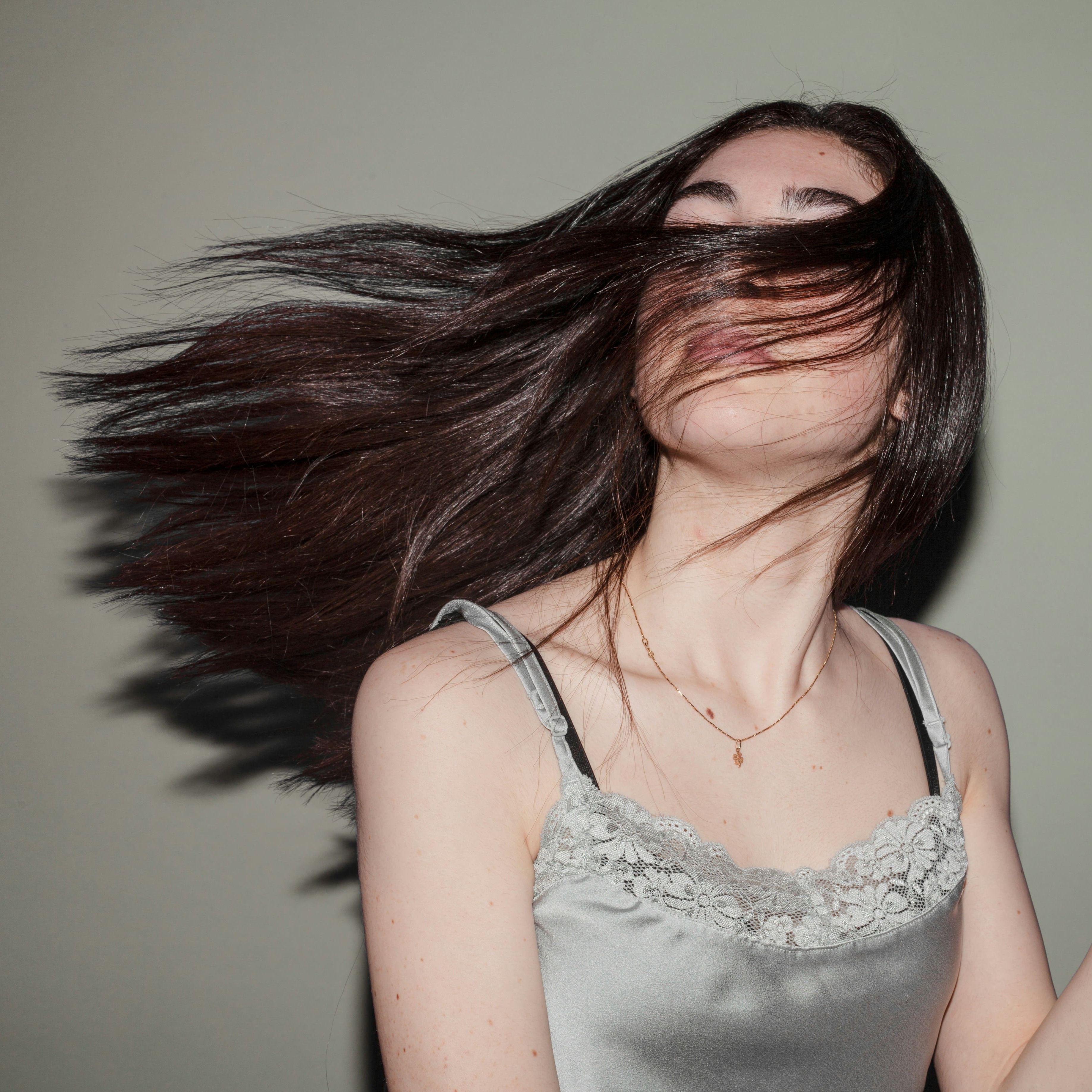 Nggak Sempat ke Salon? Ini Cara Rawat Kulit Kepala di Rumah Biar Tetap Fresh