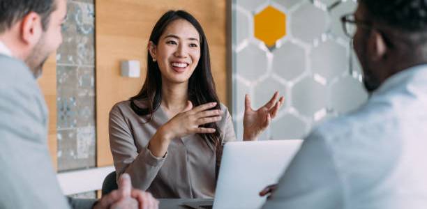 Mau Bikin Klien Terpukau Saat Rapat? Ikuti Cara Ini, Dijamin Efektif!