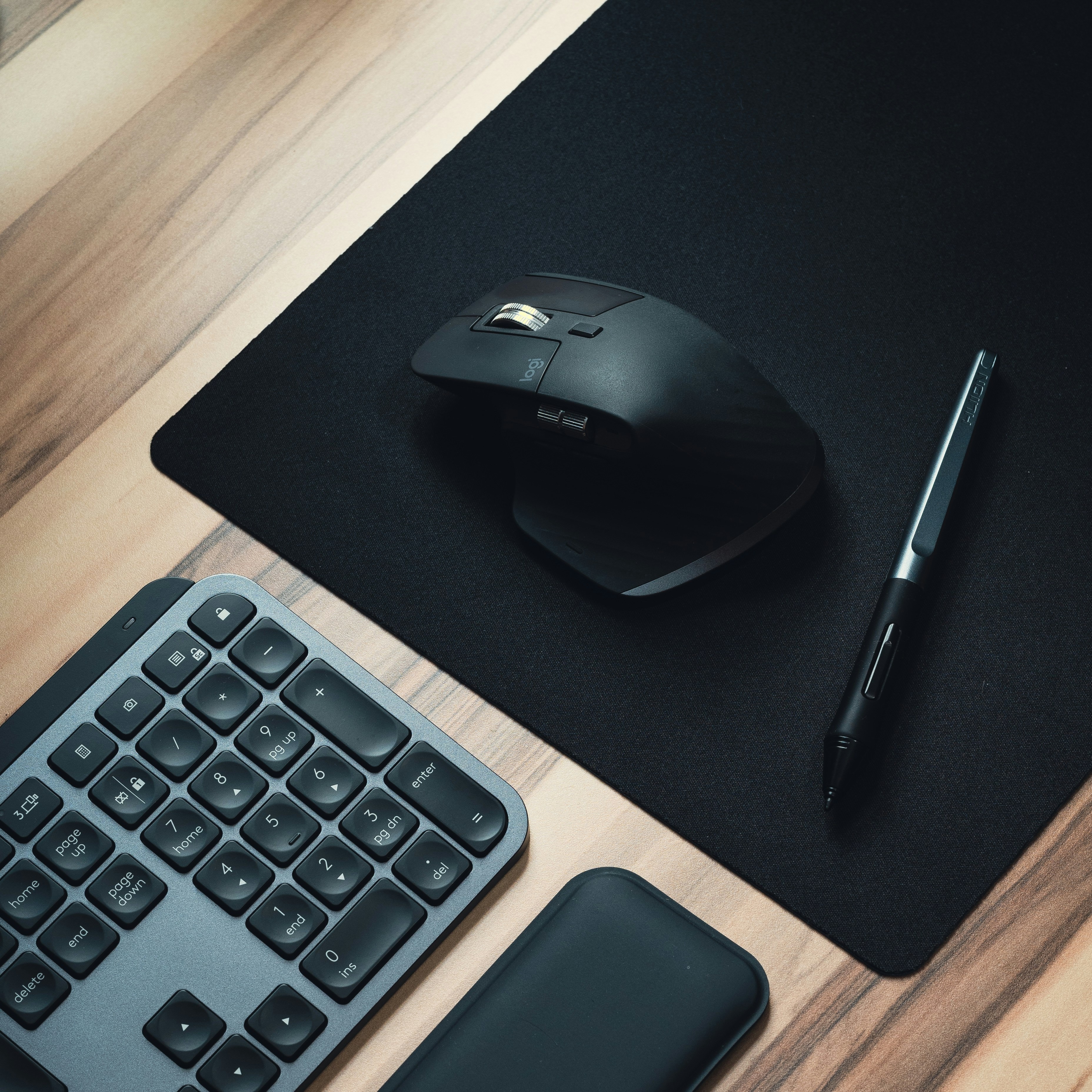 Biar Nggak Pegal, Begini Cara Pilih Mouse Pad Paling Nyaman Buat Kerja & Desain