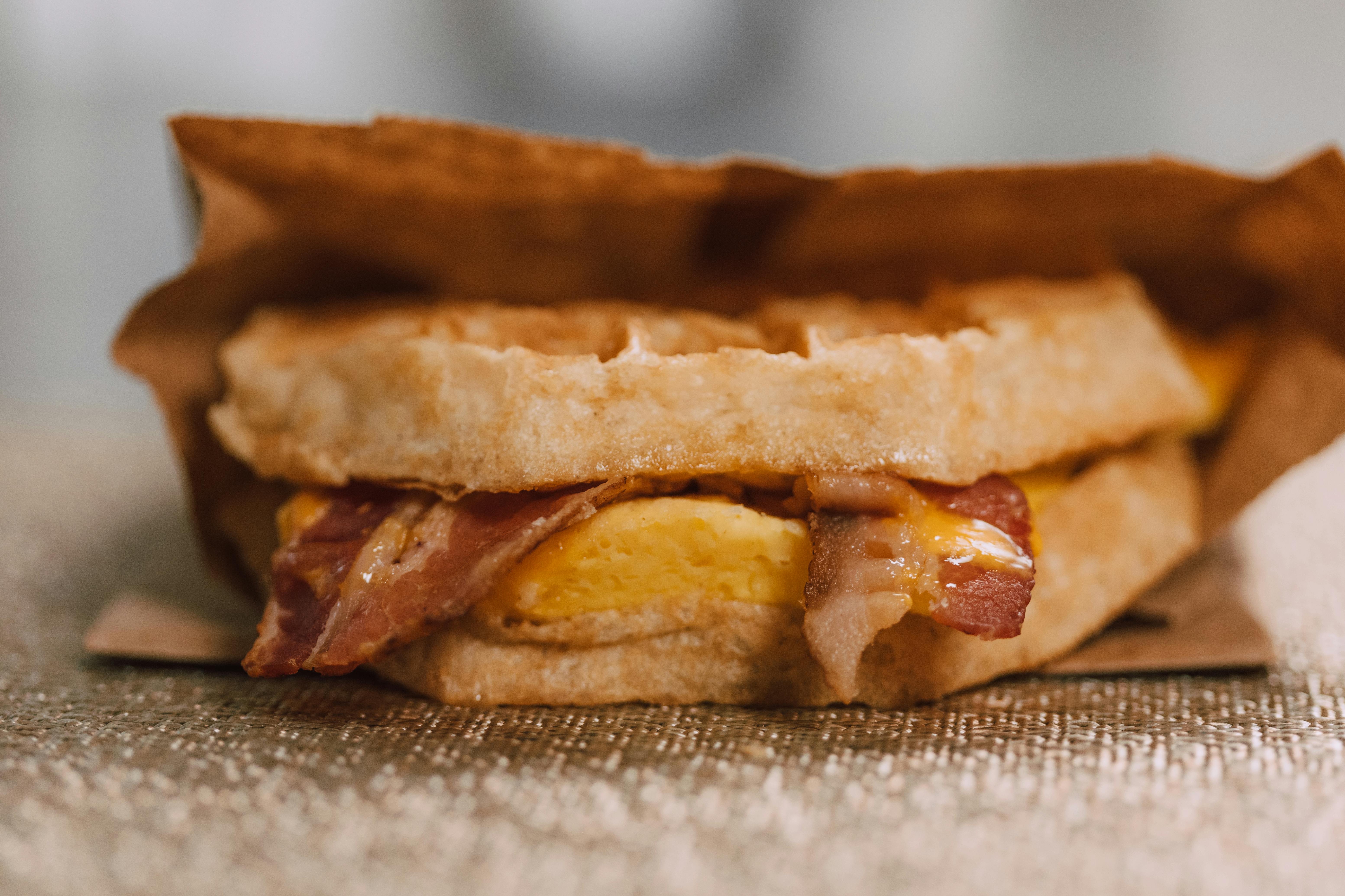 Bosan Makan Waffle? Ubah Waffle Maker Jadi Alat Kreasi Camilan!