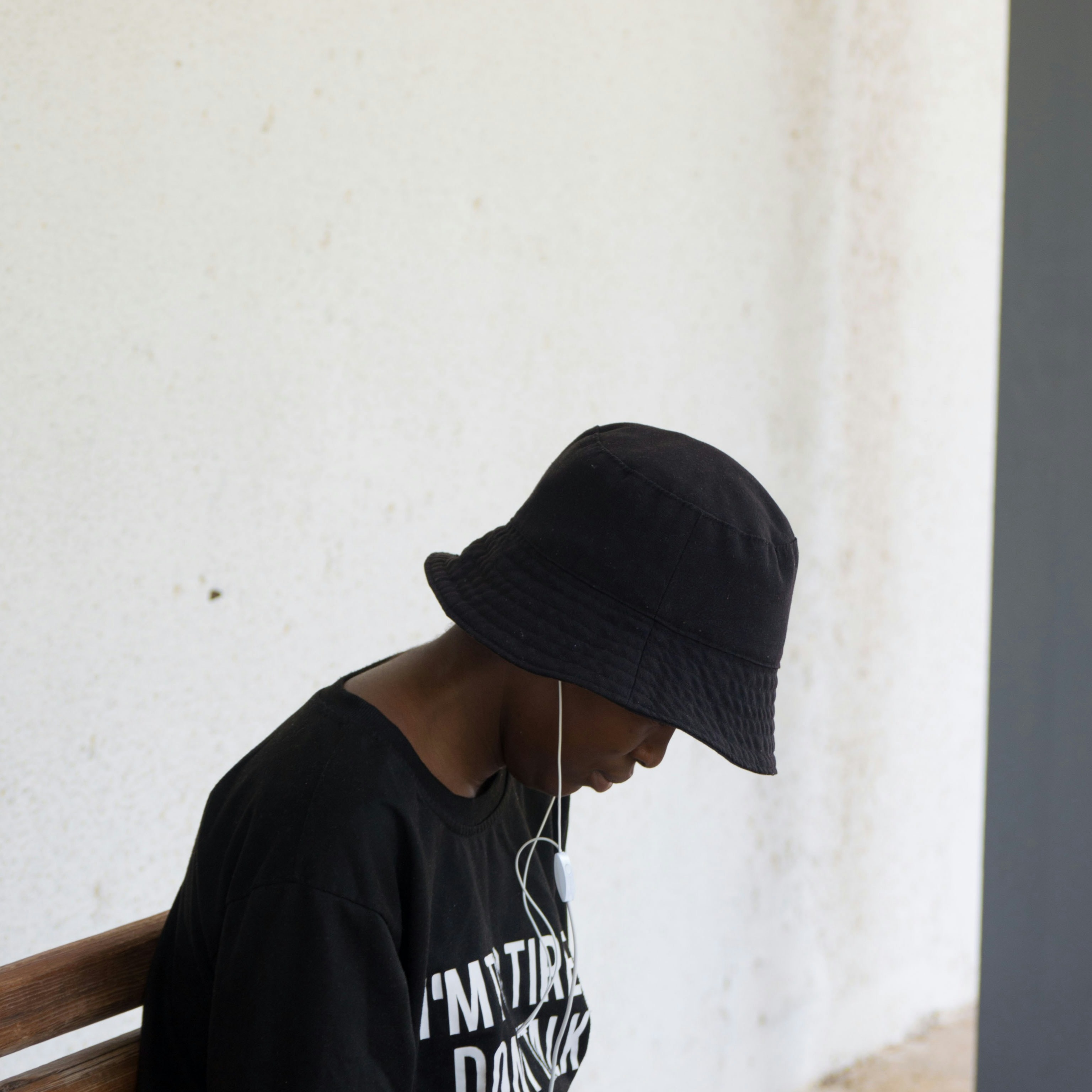 Bingung Pilih Topi untuk Traveling? Bucket Hat Pilihan Paling Tepat!