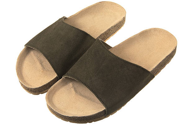 Tampil Rapi Tanpa Ribet dengan Sandal Slide Suede yang Stylish