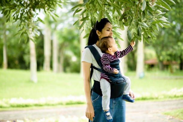 7 Tips Gendong Depan yang Nyaman dan Aman, Gendong Bayi Tanpa Pegal