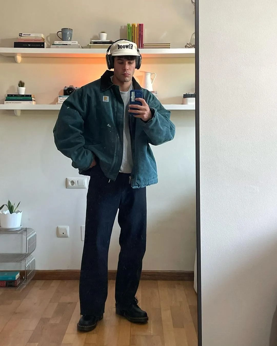 Dari Kantor ke Coffee Shop, Inspirasi Padu Padan Work Jacket yang Versatile