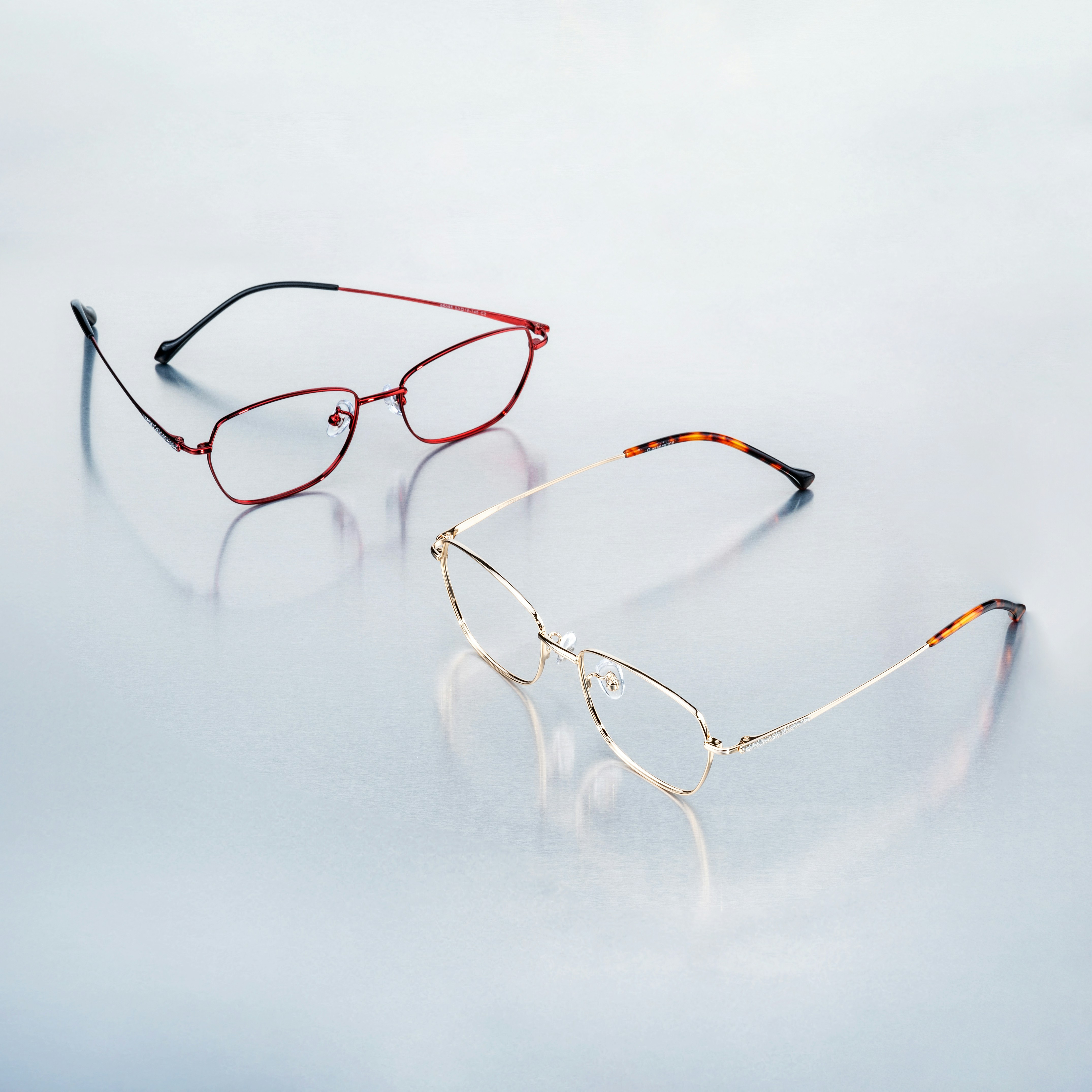 Mana Lebih Praktis, Softlens atau Kacamata? Simak Plus Minusnya!