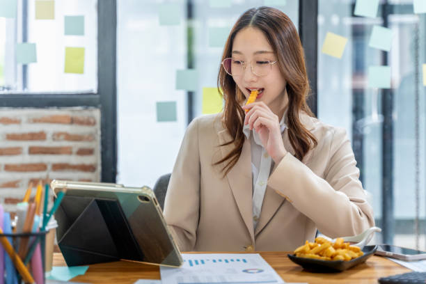 Mood Kerja Kamu Sering Naik Turun? Cobain Cara Simpel Ini dengan Snack Favorit!