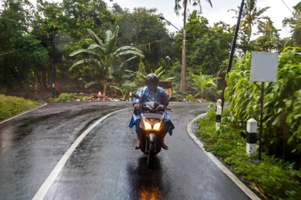 Musim Hujan Tiba! Sudah Siap dengan Jas Hujan Andalanmu?