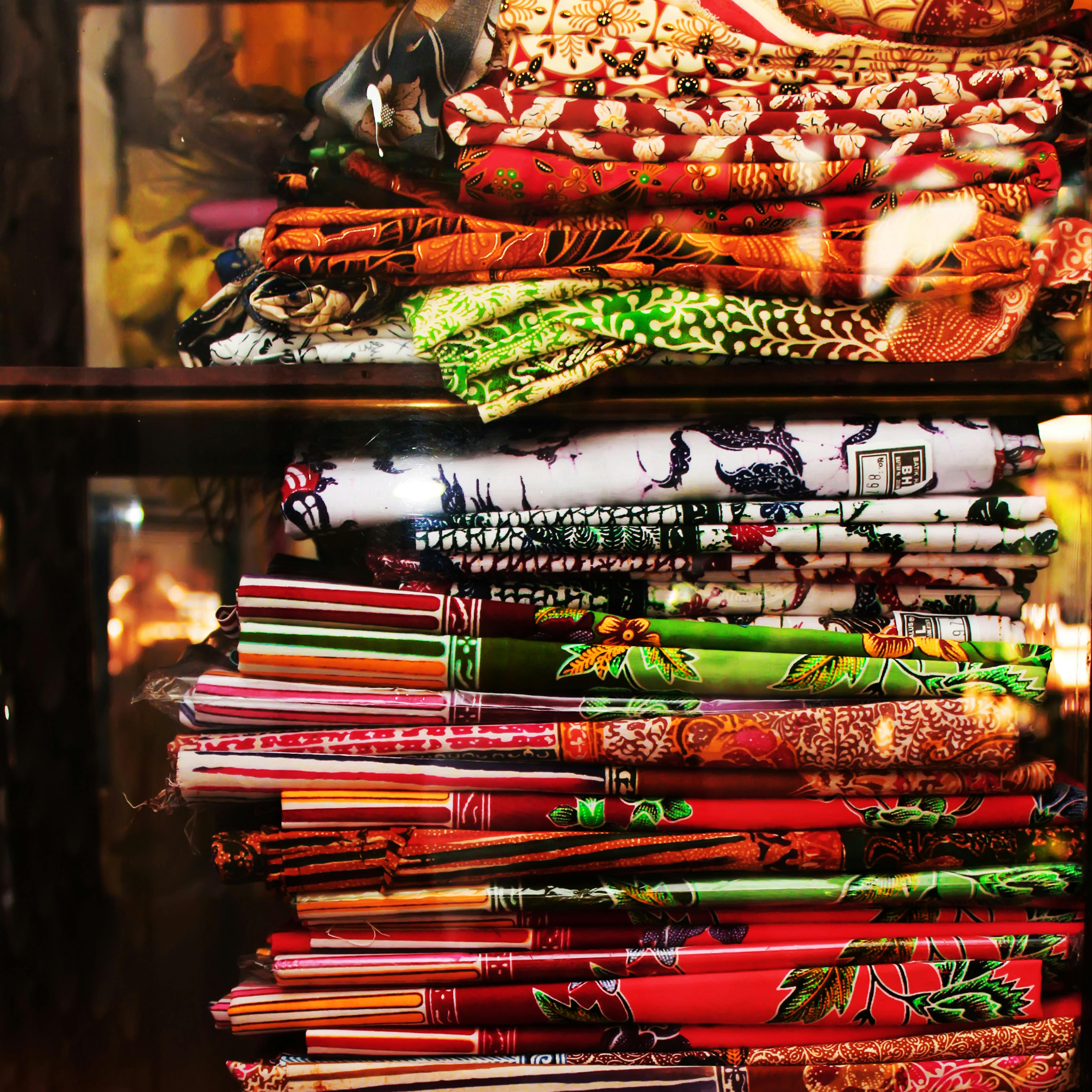 Kemeja Pria Batik Lengan Panjang & Pendek, Siap Bikin Kamu Jadi Pusat Perhatian!