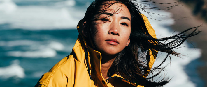 Wajib Punya! Jaket Parasut Tahan Angin & Gerimis, Ringan & Mudah Dilipat