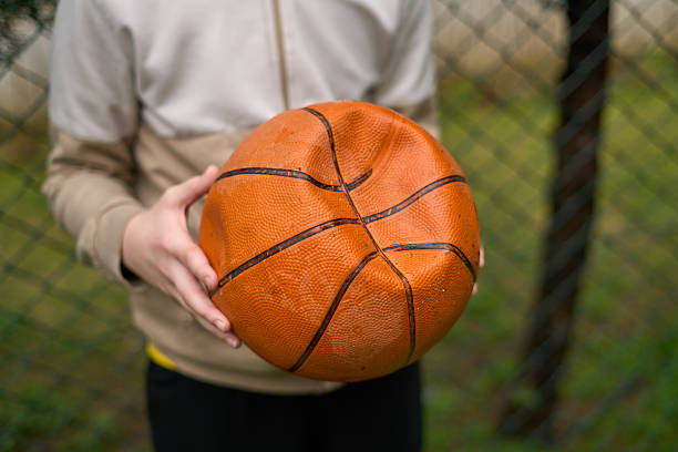Bola Basket Terlalu Kempis? Ini Cara Mengatur Tekanan yang Tepat