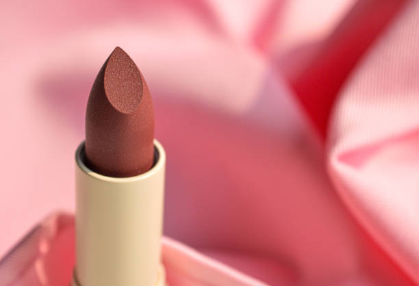 5 Tips Pilih Warna Lipstik agar Terlihat Lebih Muda, Jangan Salah Pilih!