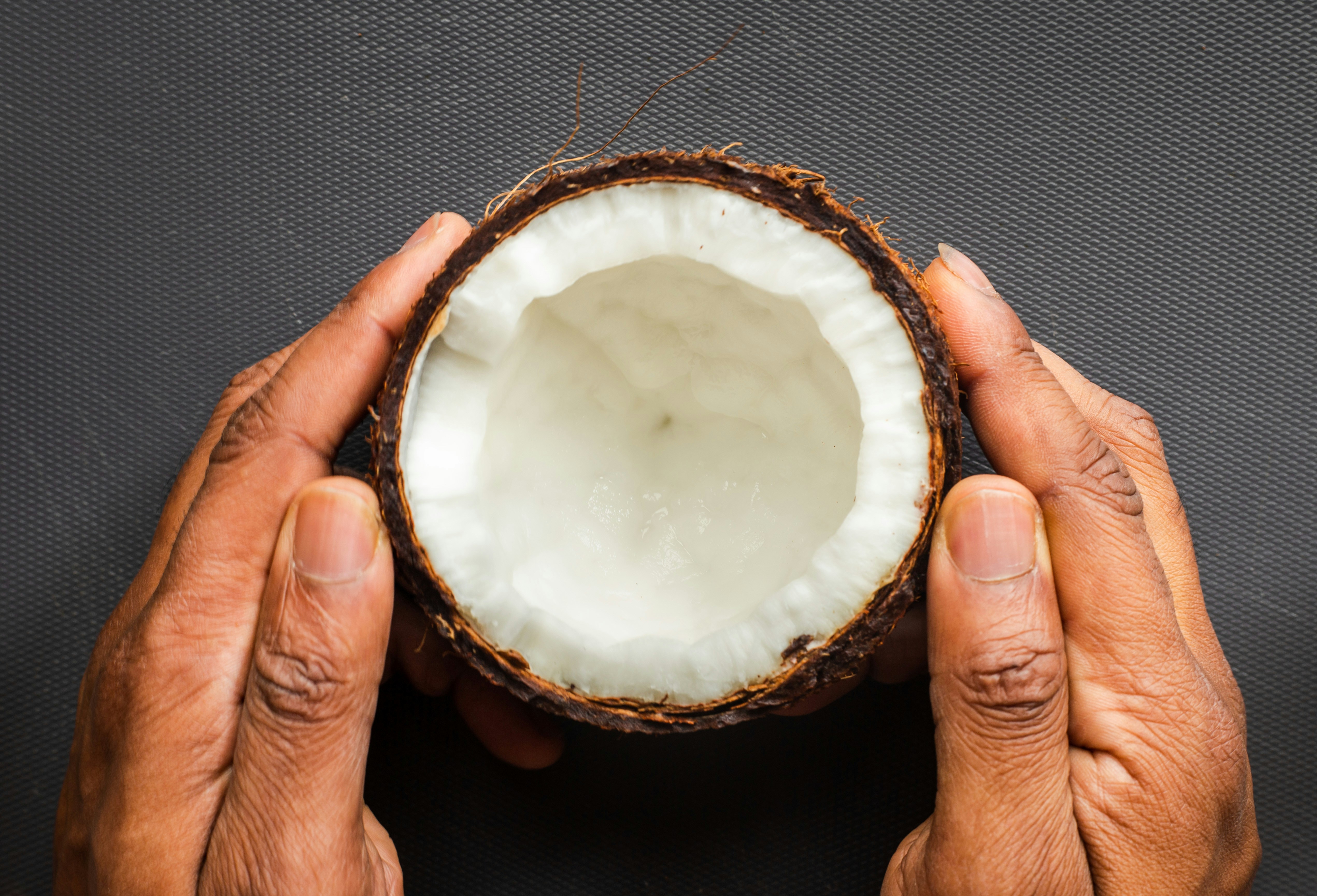Turunkan Berat Badan Lebih Sehat dengan Extra Virgin Coconut Oil (VCO)
