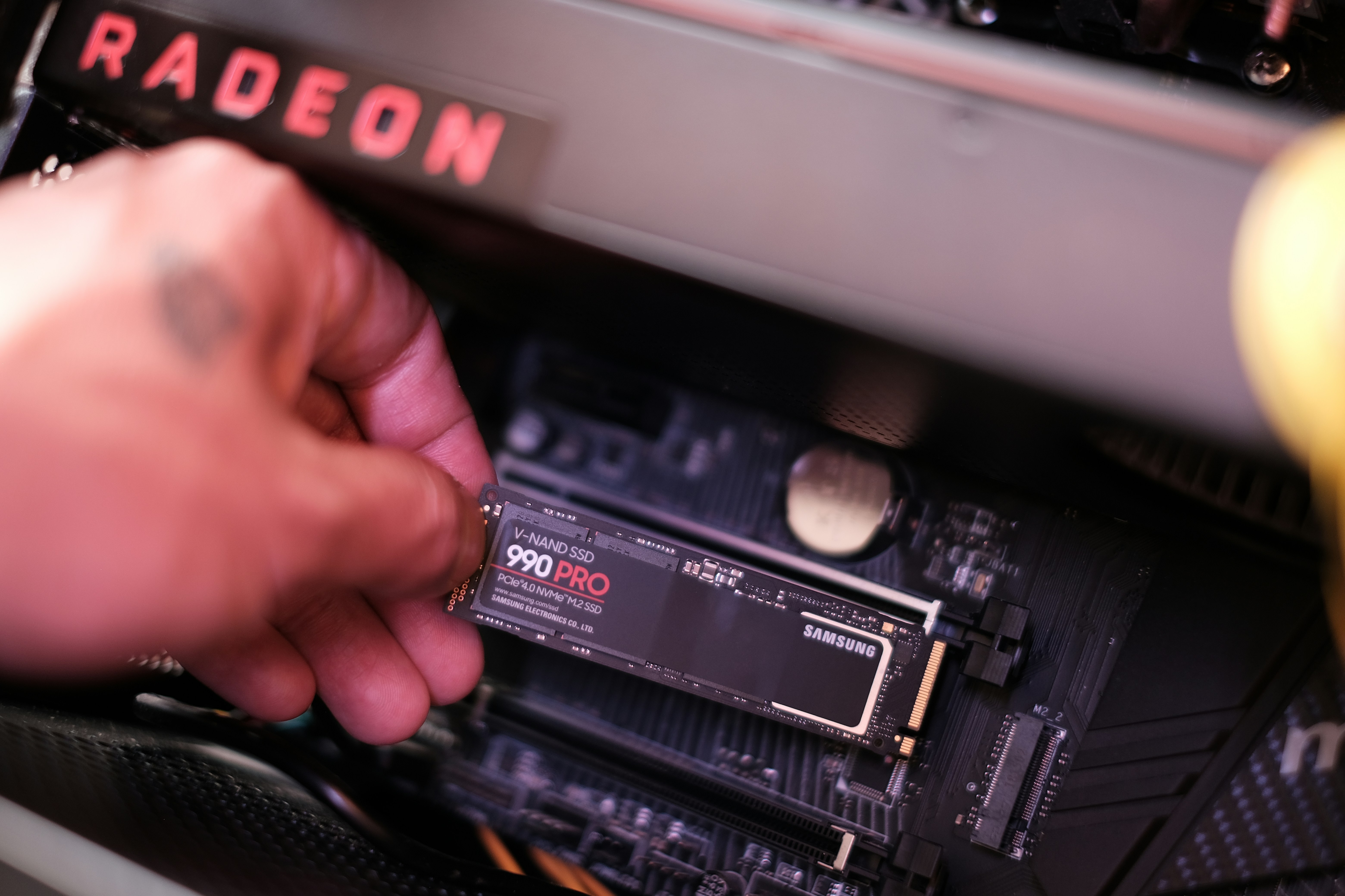 Windows 10 Udah Nggak Dapat Official Support? Tenang, Kamu Masih Bisa Upgrade Hardware Satu Ini