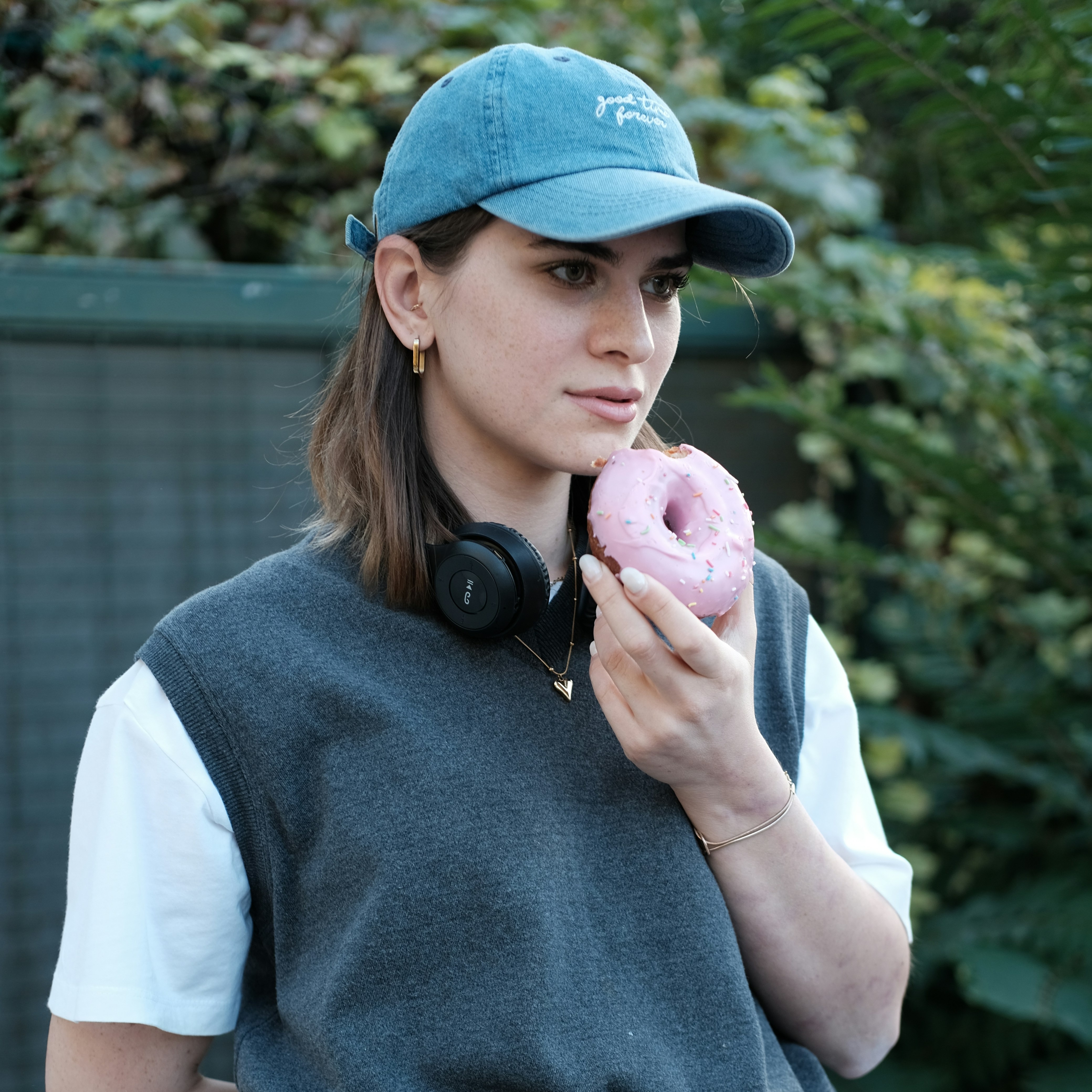 Rambut Lagi Berantakan? Baseball Cap Jadi Penyelamat Gaya Instan!