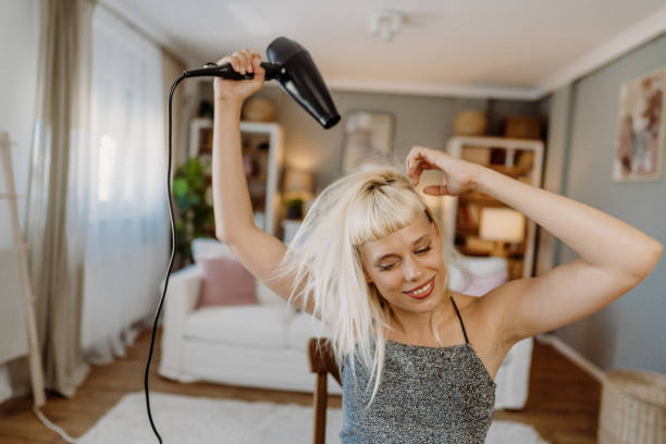 Nggak Punya Banyak Waktu Untuk Mengeringkan Rambut? Ini Cara Cepat Pakai Hair Dryer!