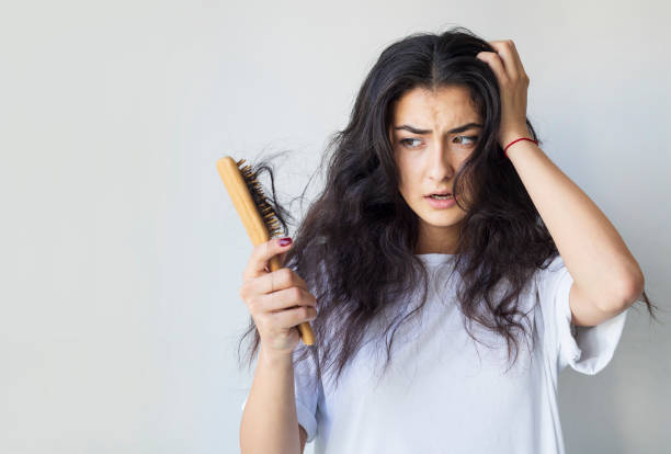 7 Kesalahan Perawatan Rambut yang Bikin Rambut Makin Rontok yang Jarang Disadari