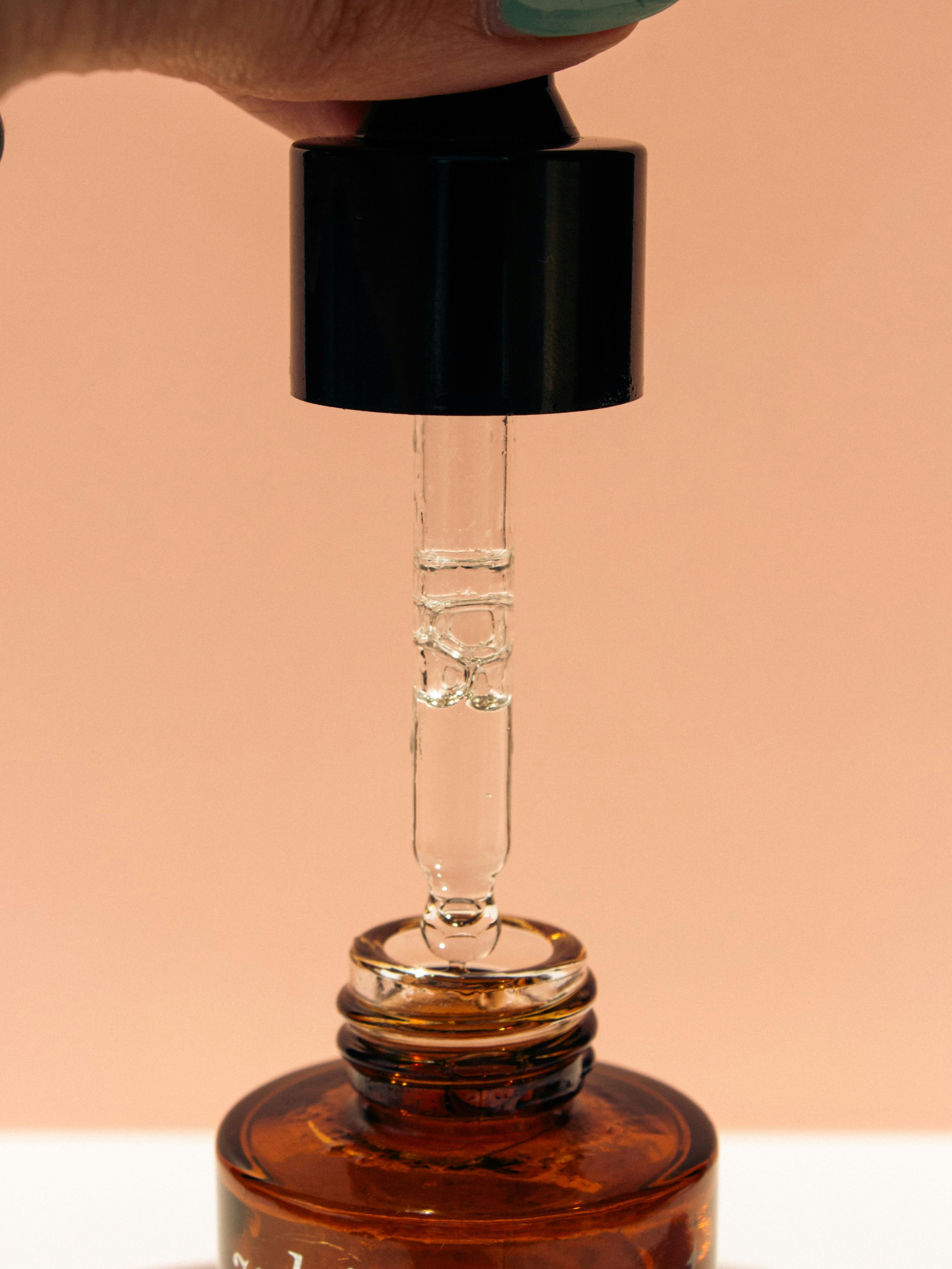 Tinggalkan Bekas Jerawat! Brightening Serum Pria Solusi Flek Hitam Tuntas