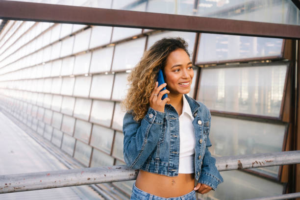 5 Tips Pilih Model Jaket Jeans Wanita agar Sesuai Bentuk Tubuh