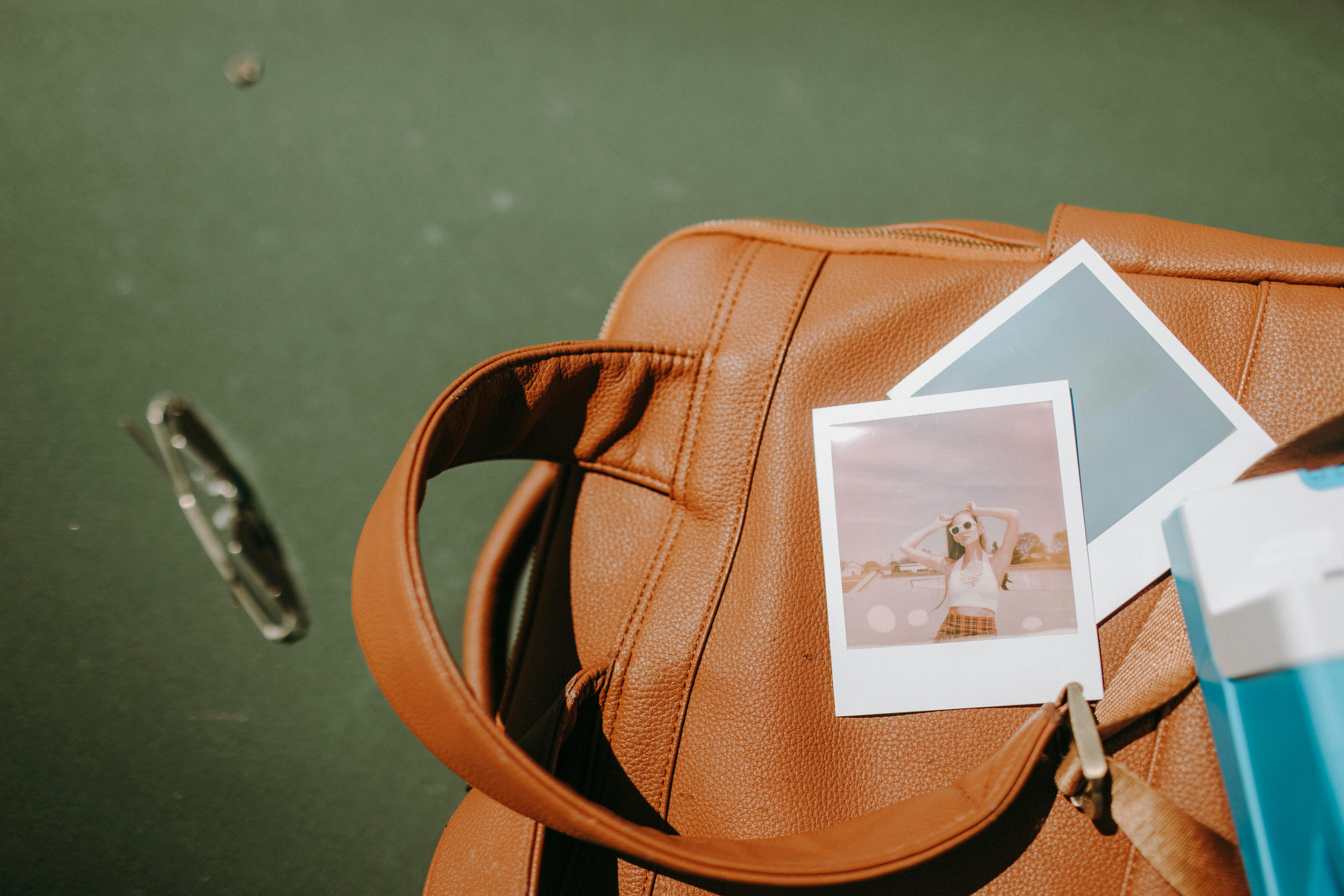 4 Jurus Rahasia Agar Foto Polaroid Instax Nggak Gelap atau Blur