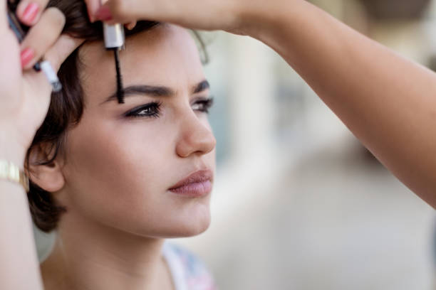 Bingung Pilih Pensil Alis atau Browcara? Yuk Cari Tahu Mana yang Cocok!