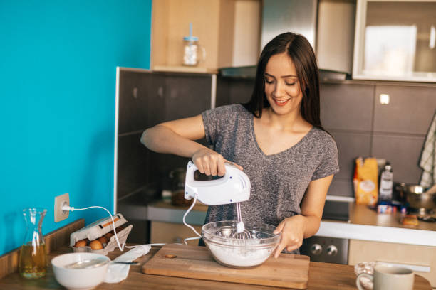 7 Perbedaan Utama Stand Mixer dan Hand Mixer, Pemula Baking Wajib Tahu!