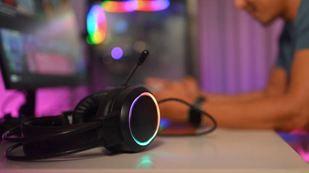 Ini Dia Alasan Mengapa Streamer Terkenal Selalu Pakai Headphone RGB