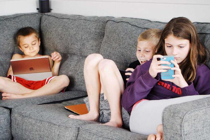 Pengasuhan Anak | Apa alasan sebenarnya mengapa anak-anak kecanduan ponsel?