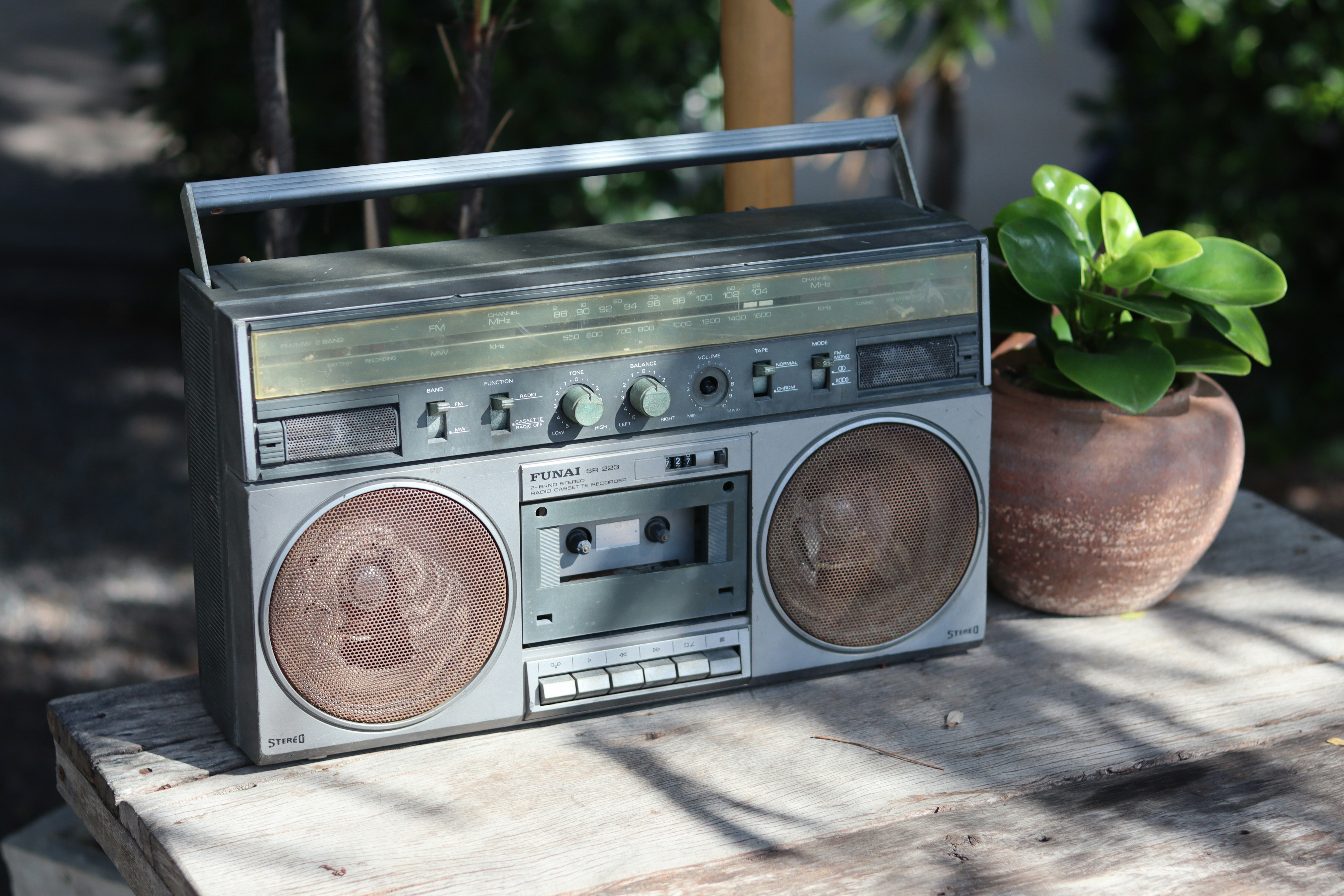Streaming Bisa Mati, Radio Portable Tetap Menyala