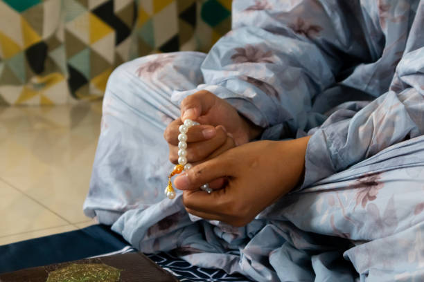 Mukena Traveling Bagusnya dari Bahan Apa?
