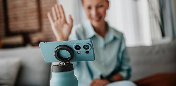 Kecil-Kecil Cabe Rawit! Phone Holder Vakum Jadi Partner Traveling Terbaik