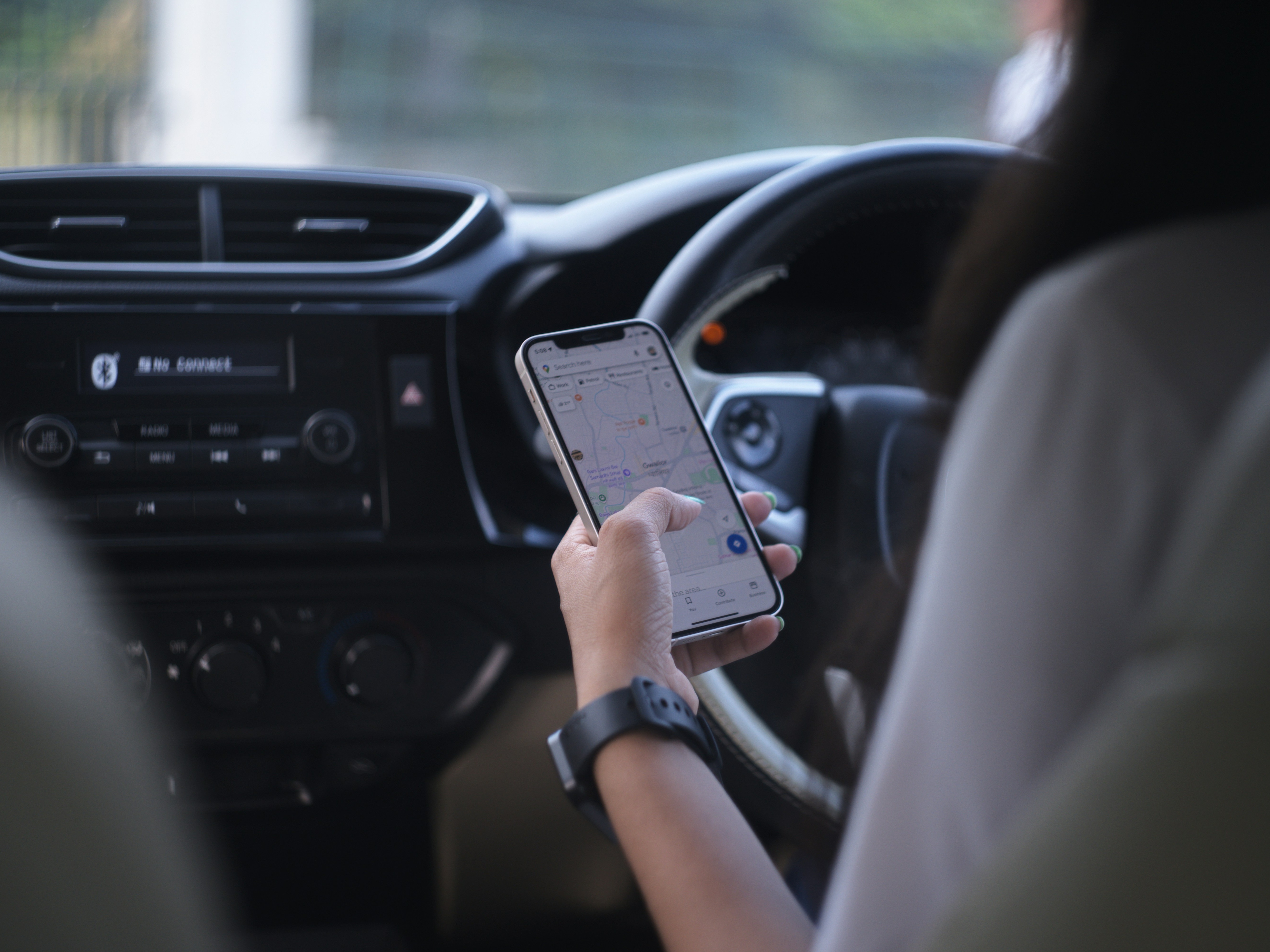 Tips Memilih Car Charger yang Cepat dan Aman untuk Mobil